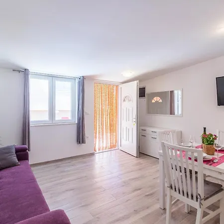 Ivica 1706 Apartment *